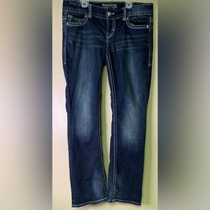 Maurice’s Premium Jeans
Size 10 Reg embellished detail on back pockets